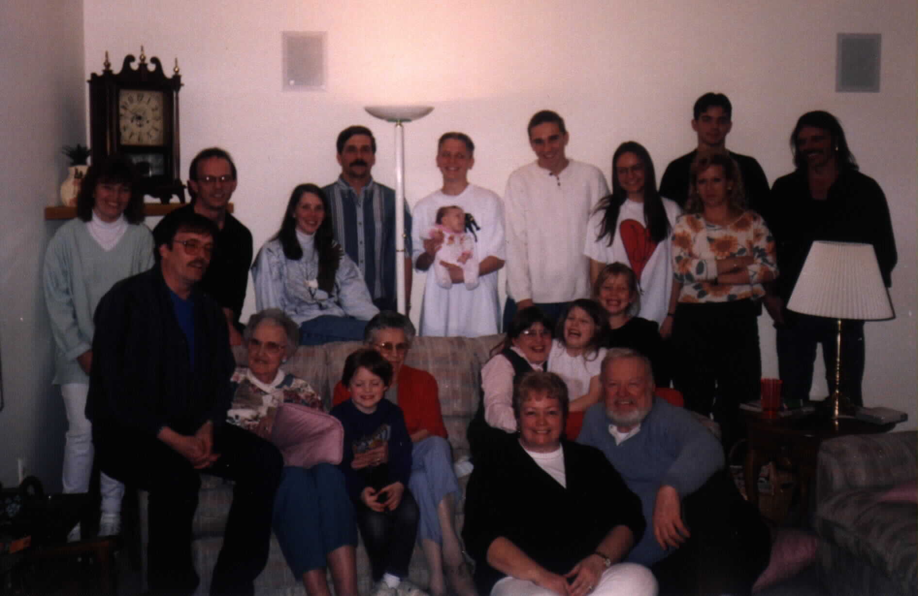 Antique picture of a large family; Actual size=240 pixels wide